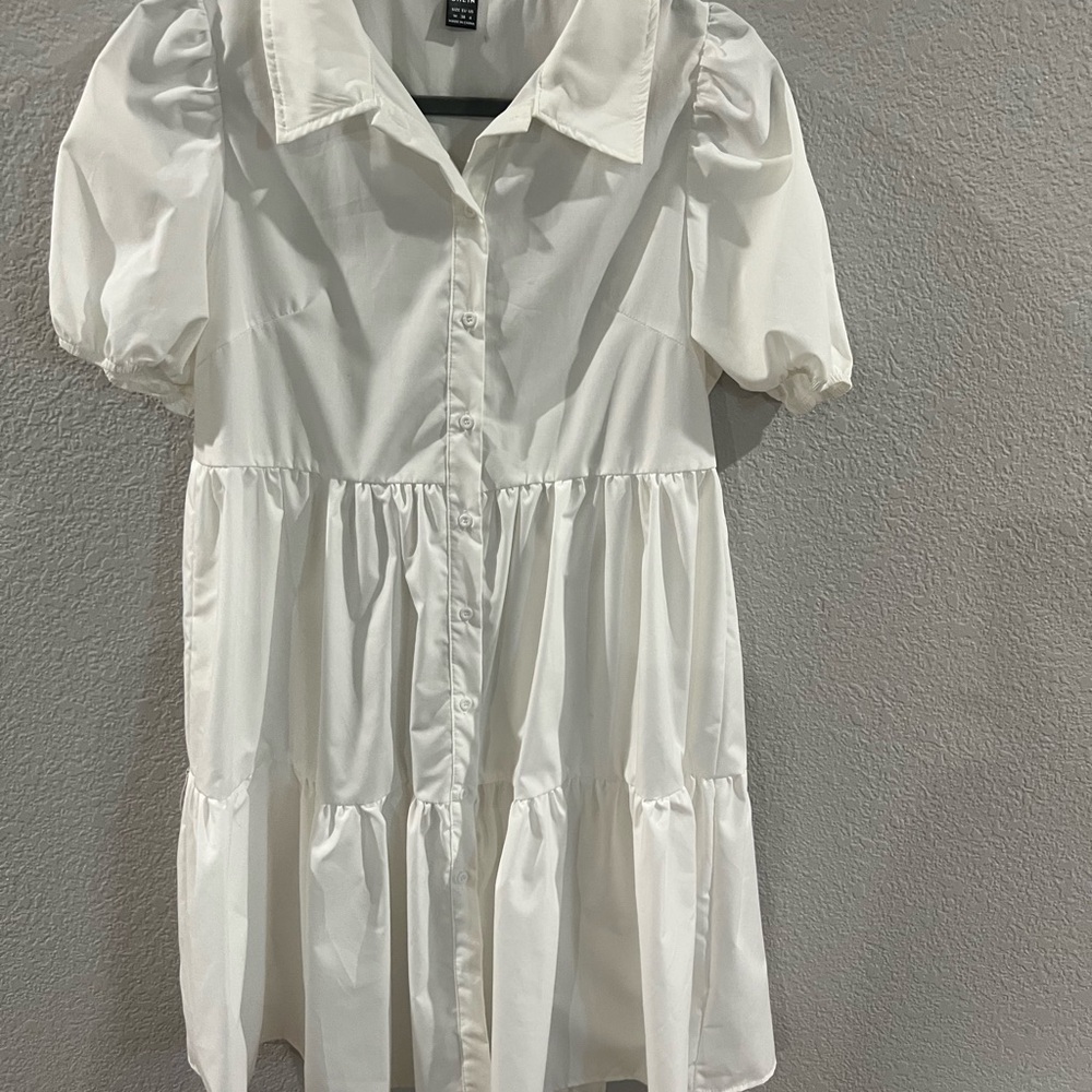 SHEIN Elegant White Button-Up Blouse